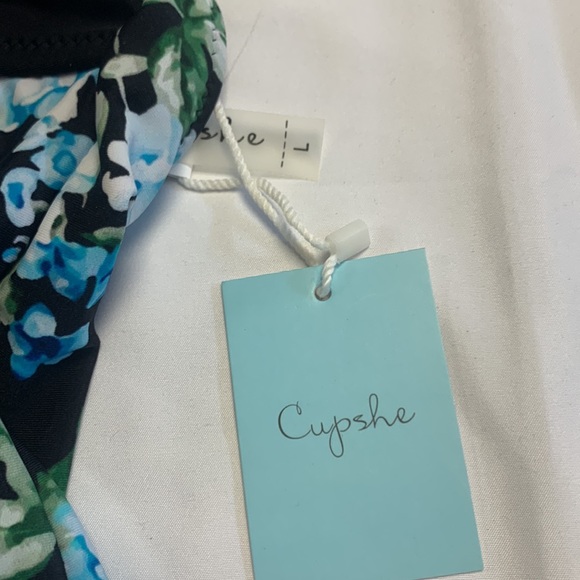 Womens cupshe one piece strappy floral suit. - Picture 2 of 6